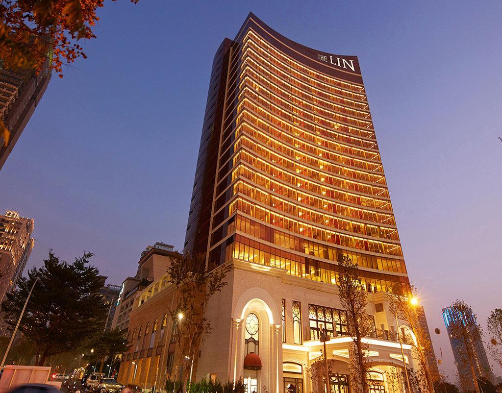 فندق ذا لين تايتشونغ المظهر الخارجي الصورة The hotel at night