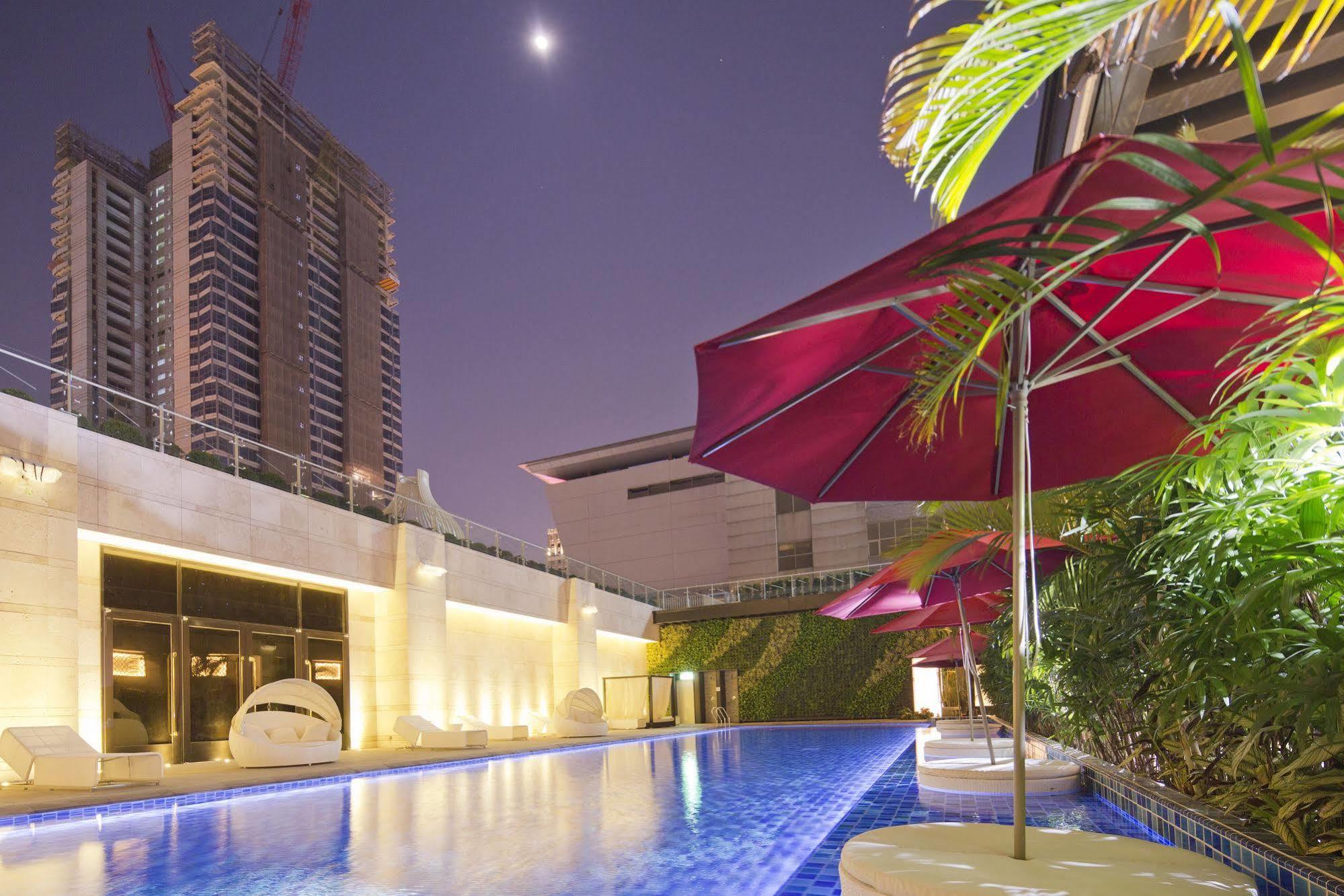 فندق ذا لين تايتشونغ المظهر الخارجي الصورة The swimming pool at the hotel